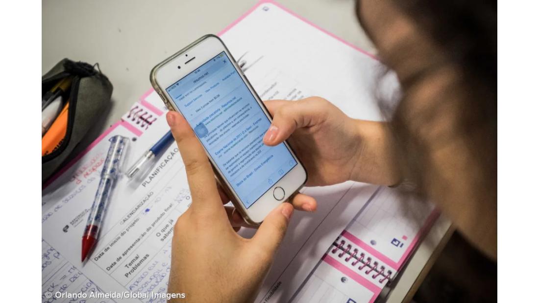 Movimento defende proibição dos telemóveis nas escolas e fim dos manuais digitais