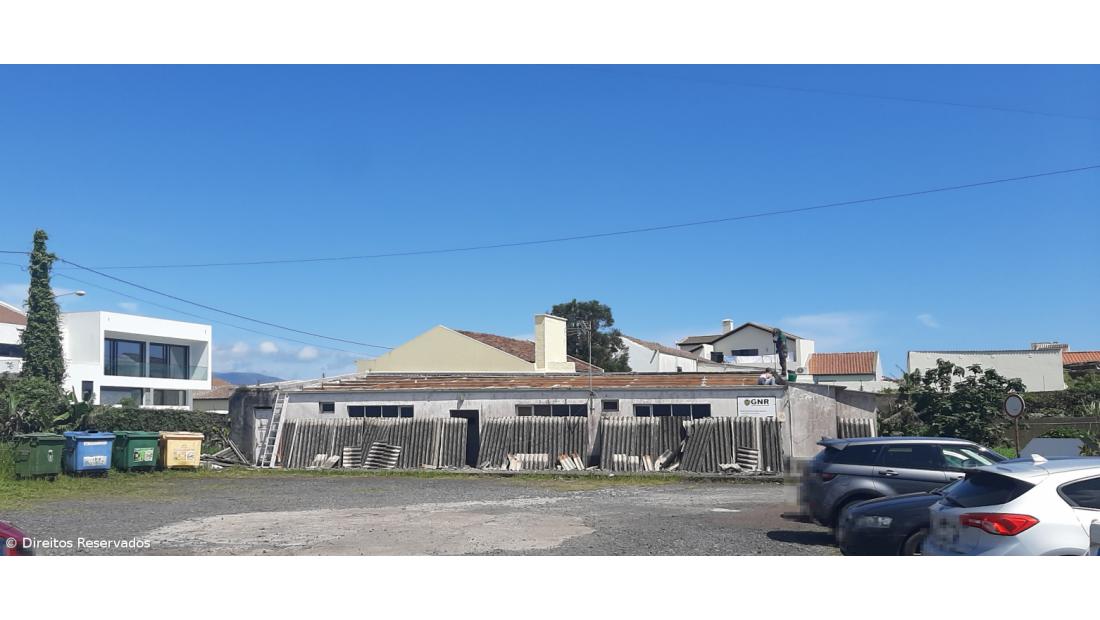 Polémica na GNR por causa de obra em telhado de fibrocimento 