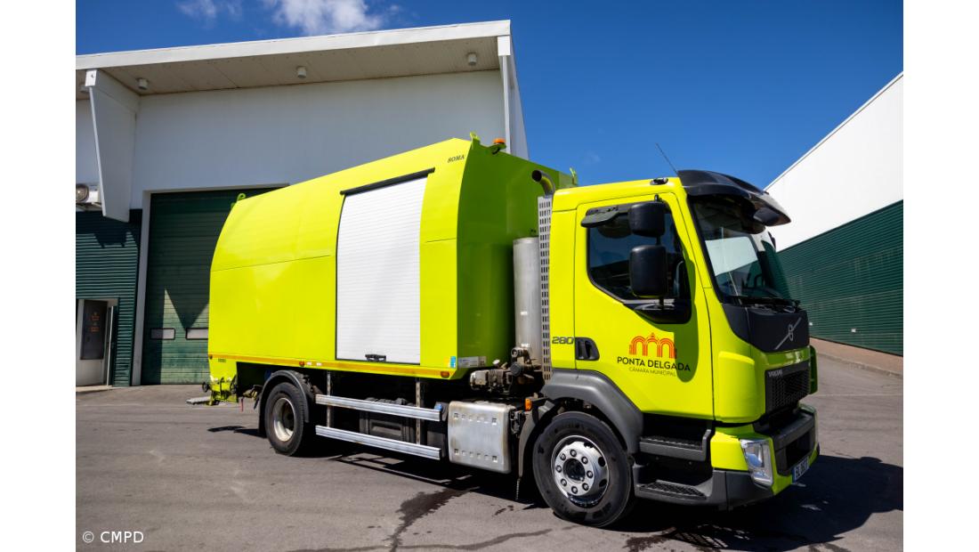 Ponta Delgada compra nova viatura de lavagem de contentores