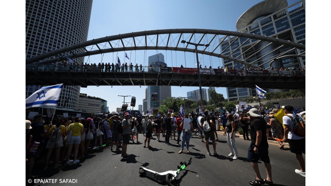 Manifestantes bloqueiam estradas no início de greve geral em Israel