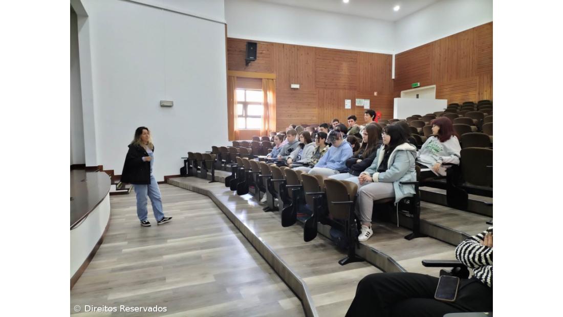 APF-Açores com serviço de atendimento a jovens