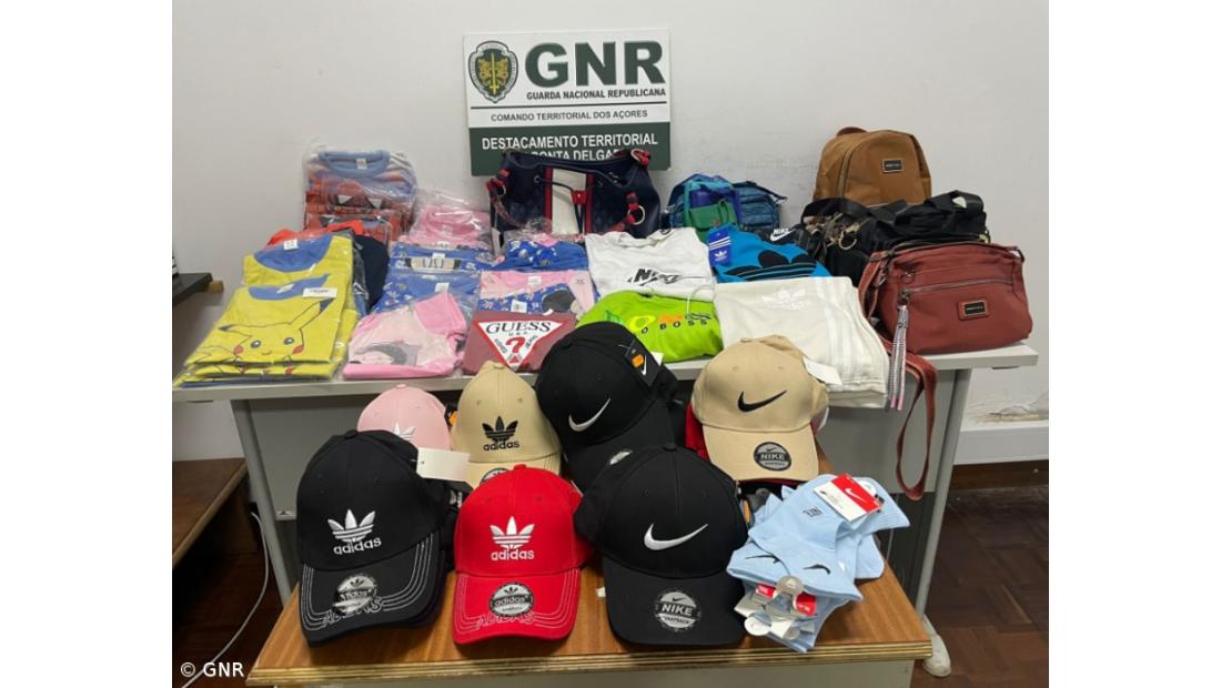 Apreendidas seis máquinas de jogo ilegal e 209 artigos de vestuário contrafeitos