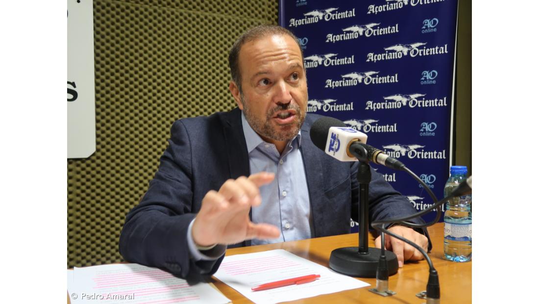 Cimeira entre República e regiões serve para "disfarçar o problema do OE”