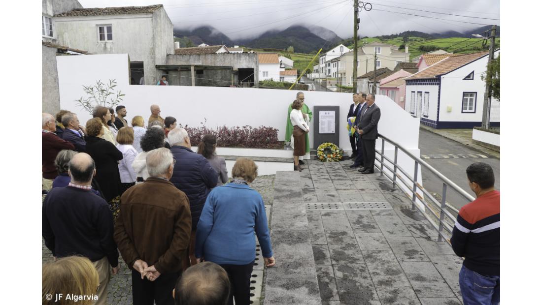Entidades públicas descerraram placa de homenagem ao acidente no Pico Redondo