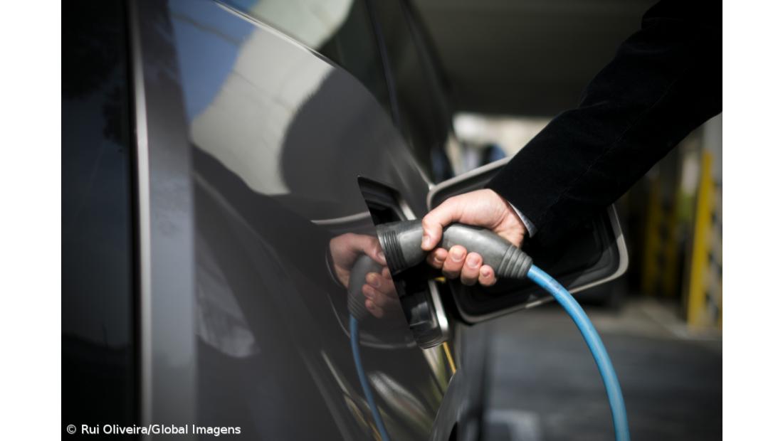 Venda de carros elétricos diminui até setembro na Região