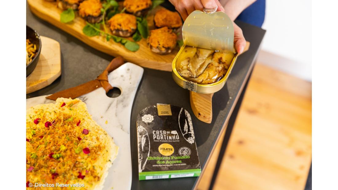 Sidra de banana, conservas de peixe fumado ou mel são algumas das produções de Tibério Barbeito – Imagem 4