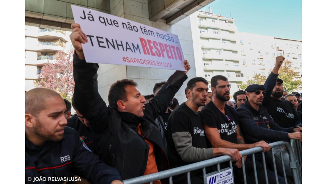 Centenas de bombeiros exigem valorização da carreira em manifestação em Lisboa
