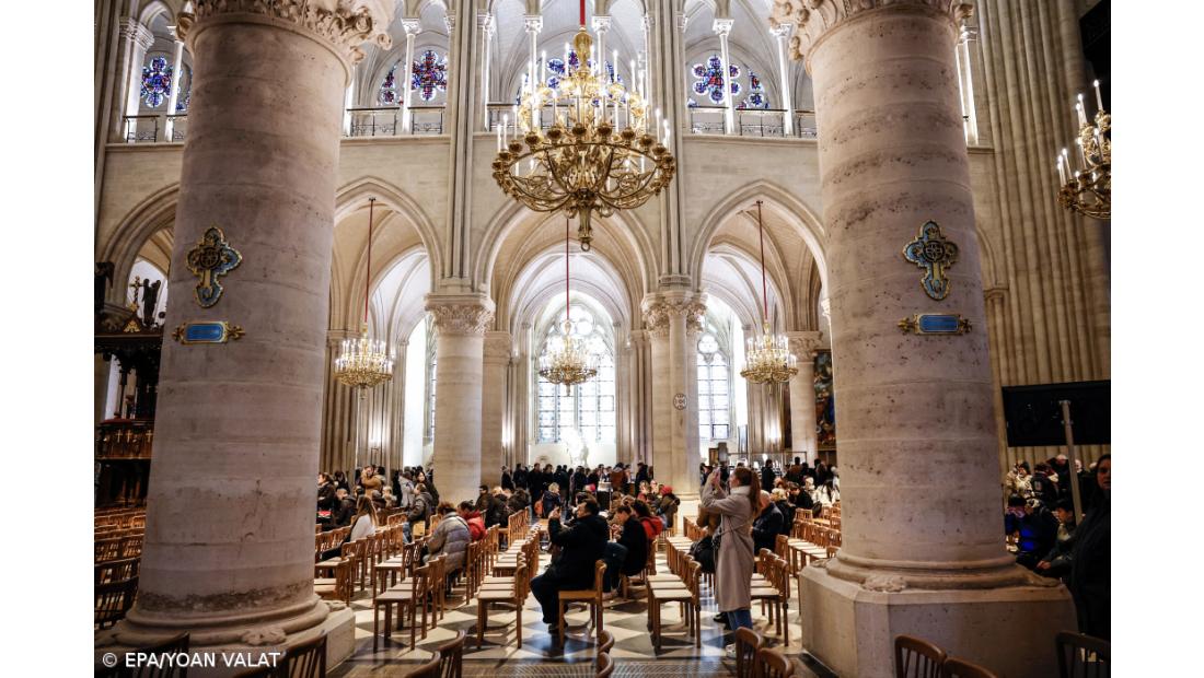 Notre-Dame de Paris recebe primeira missa de Natal desde o incêndio de 2019
