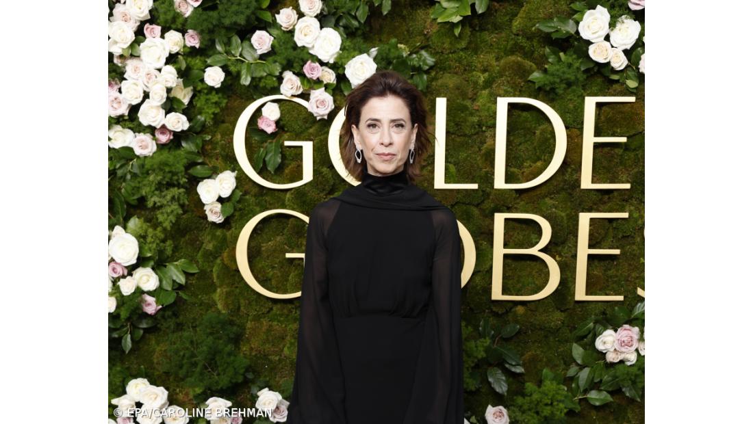 Brasileira Fernanda Torres faz história ao ganhar Globo de Ouro de Melhor Atriz