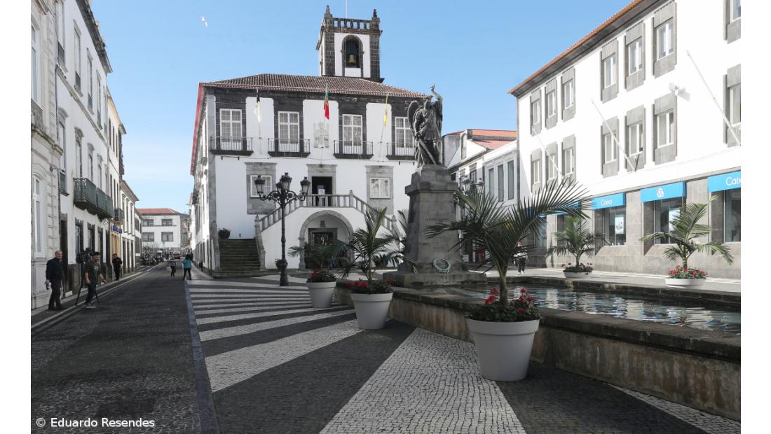 Ponta Delgada galardoada com Bandeira de Mérito Social