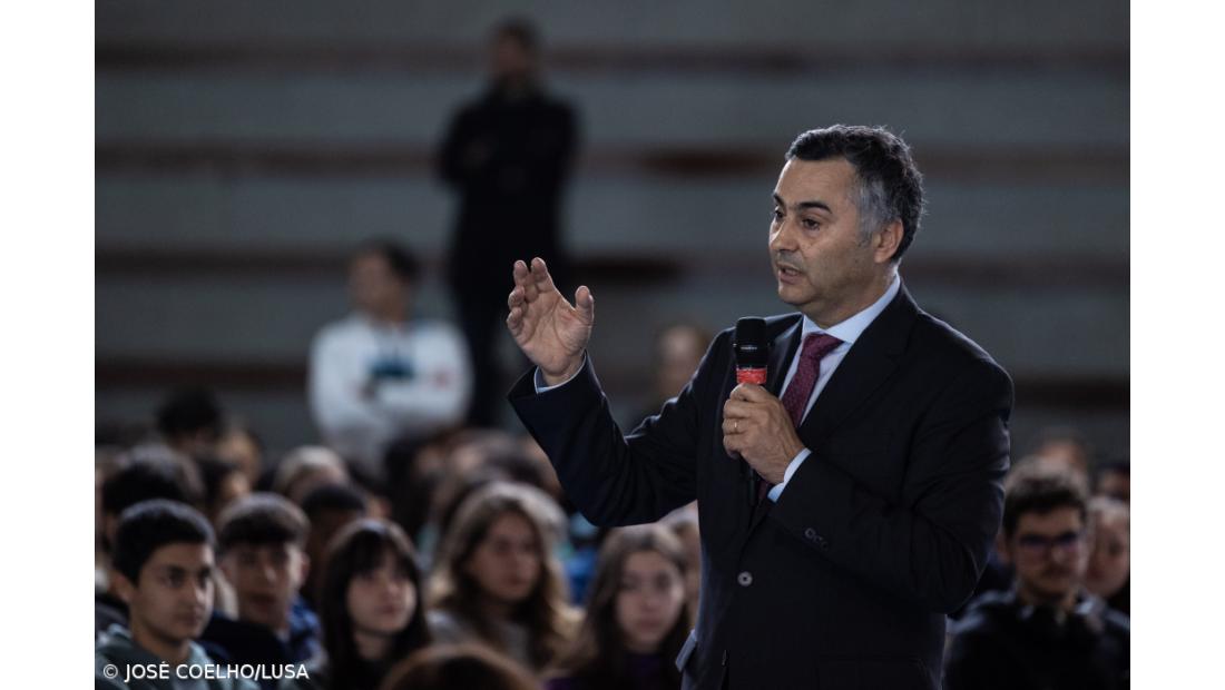 Congelamento das propinas é "péssima decisão" e "retrocesso histórico"