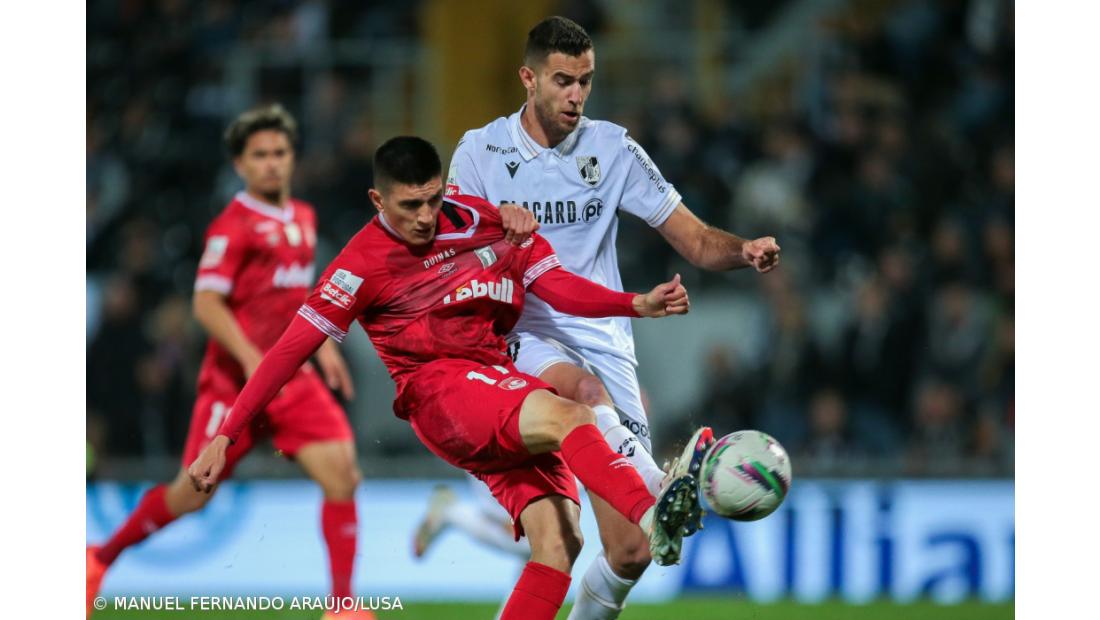 Vitória de Guimarães vence Santa Clara e aproxima-se do quinto lugar