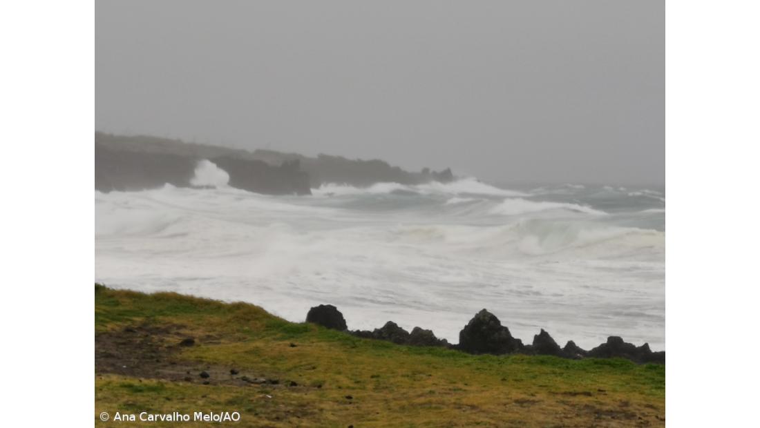 Ciclone Gabrielle coloca grupos Ocidental e Central dos Açores sob aviso vermelho da meteorologia 