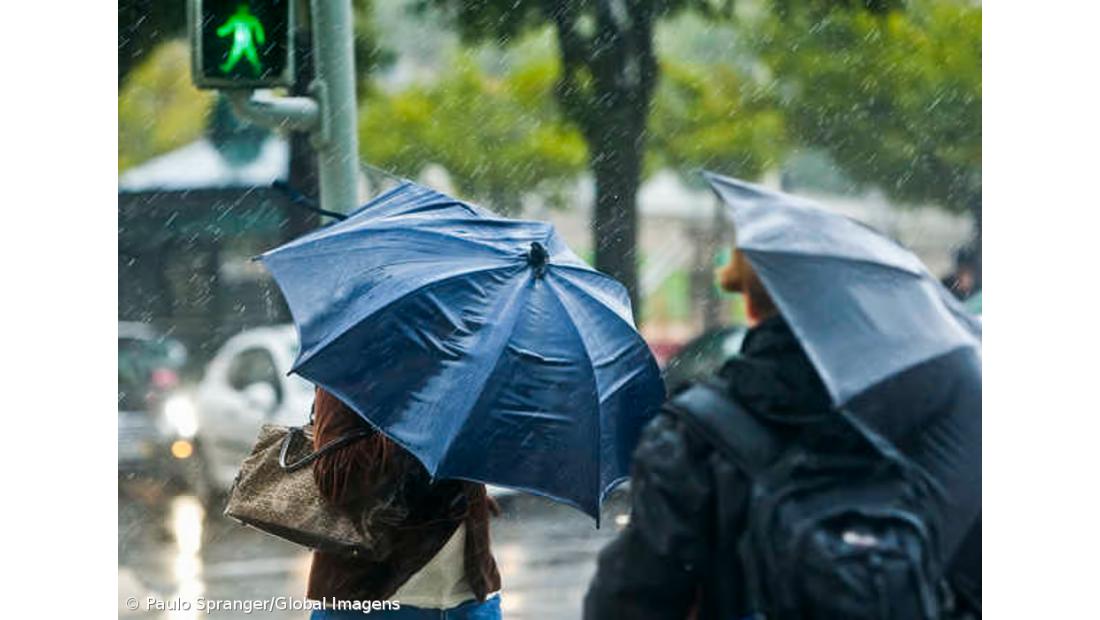 Ilhas dos Açores sob aviso amarelo devido a vento e chuva forte