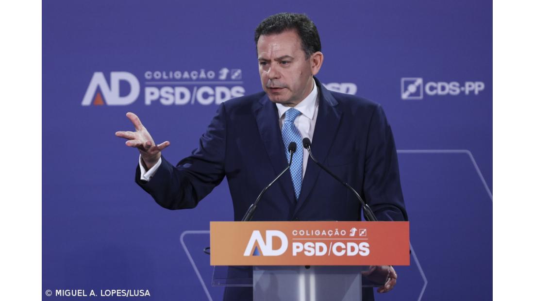 Incêndios: PS diz que Montenegro andou alheado do país, entre férias e uma festa