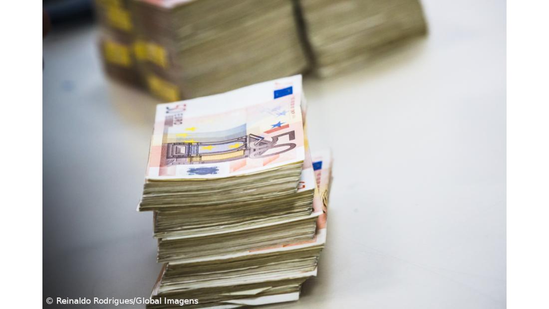 Maioria dos portugueses considera poupar difícil ou extremamente difícil