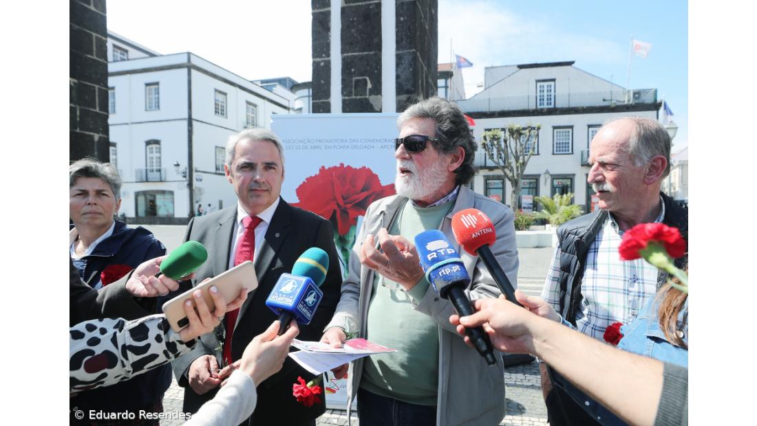  Revolução de Abril trouxe melhorias mas há ideais por concretizar  – Imagem 1