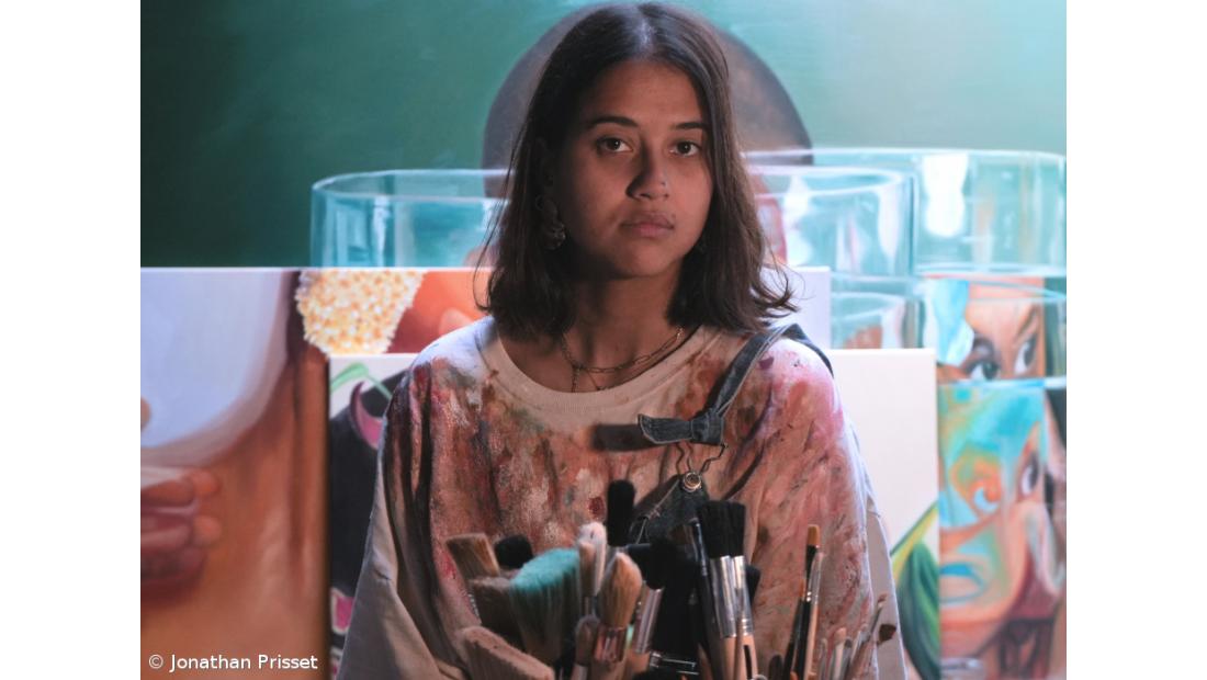 “A água e as flores são elementos simbólicos que enriquecem esta narrativa da identidade”