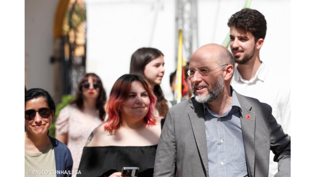 Pré-campanha acelera depois de três semanas de debates