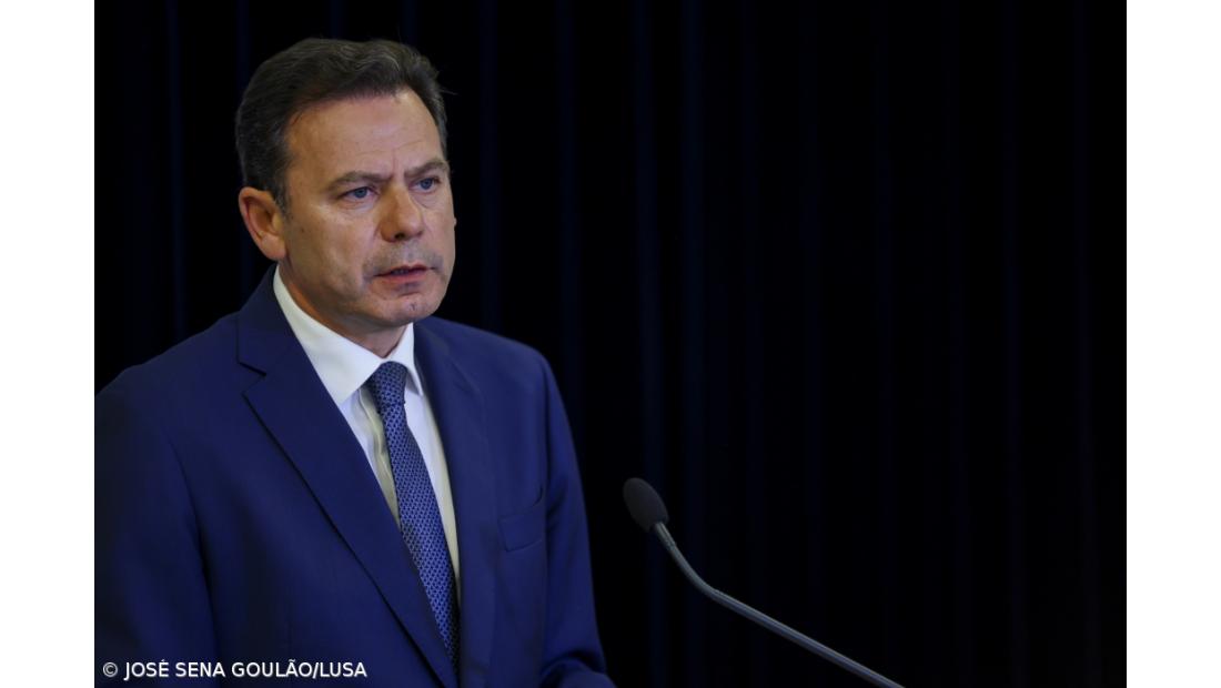 Luís Montenegro chega hoje à capital angolana para participar na Cimeira