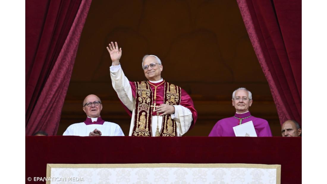 Papa Leão XIV agradece a Francisco e pede ajuda para "construir pontes"