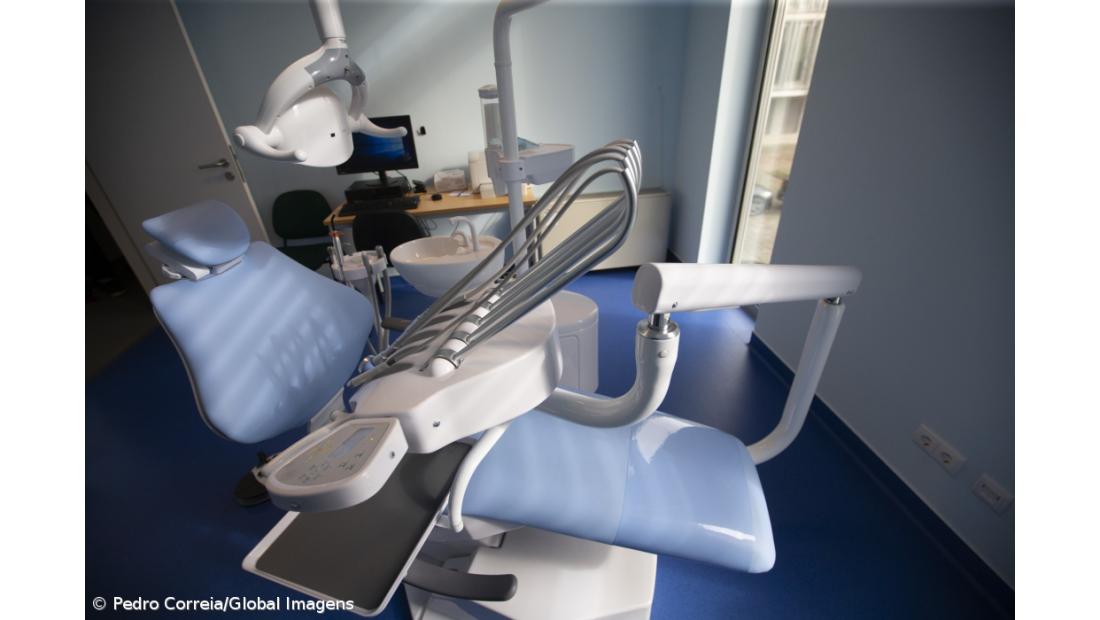 Governo dos Açores vai avançar com carreira de médico dentista na saúde pública