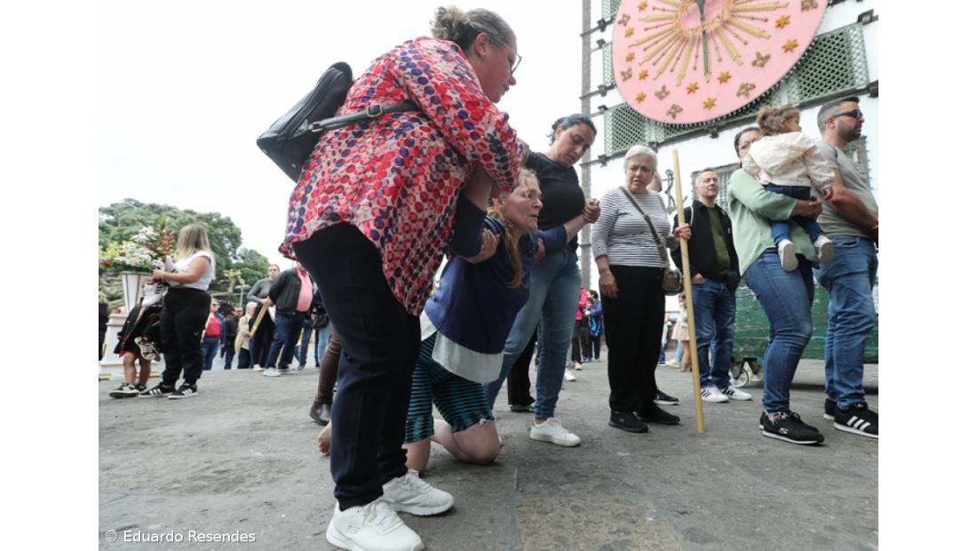 Peregrinos percorrem Campo de São Francisco de joelhos movidos pela fé que "apaga a dor" (Com Fotos) – Imagem 14