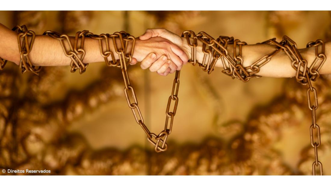 ‘Acorrentados’ de Ana Cosme no Teatro Micaelense 