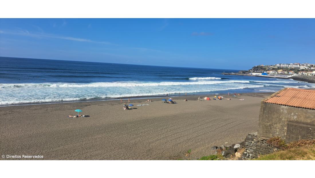 Petição europeia exige proteção urgente da praia do Monte Verde