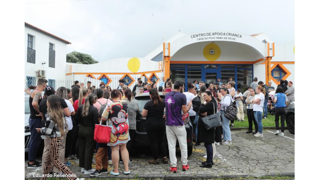 Mais de uma centena pediu justiça face a maus tratos a bebés em Rabo de Peixe – Imagem 6