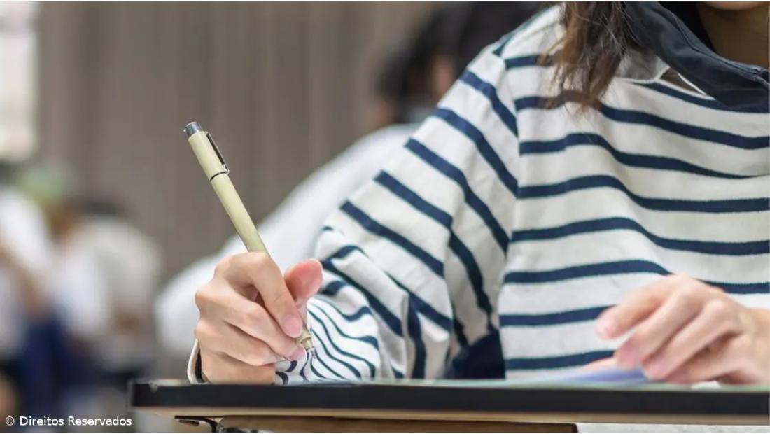 Governo propõe bolsa máxima para estudantes do superior abaixo do limitar da pobreza