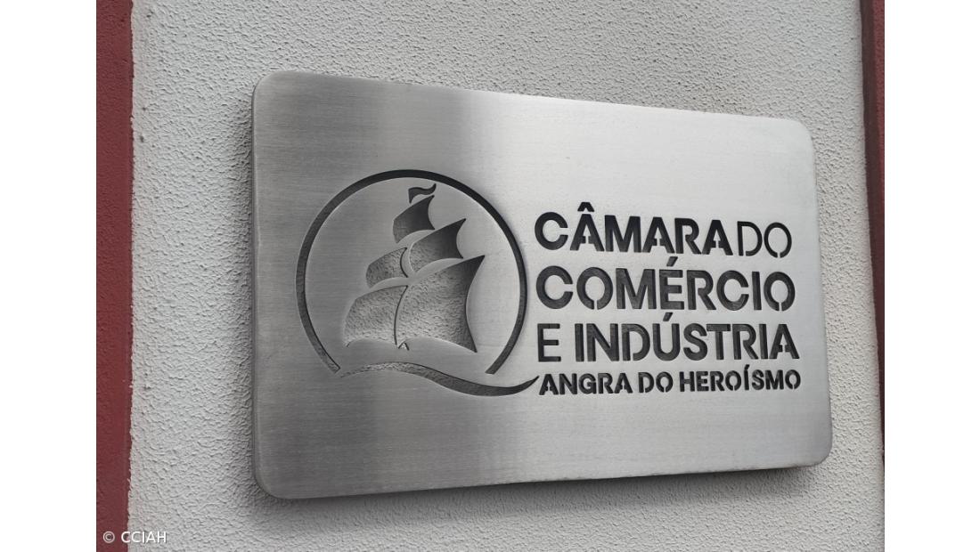 Empresários preocupados com condicionamentos à execução do Cais da Praia da Vitória