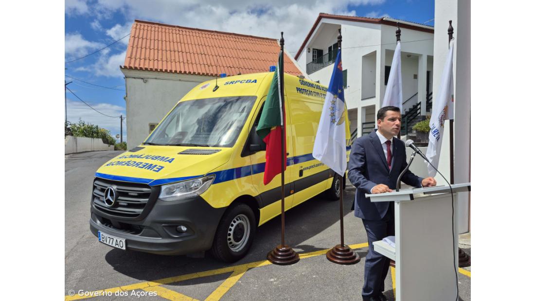 Governo dos Açores entrega duas ambulâncias