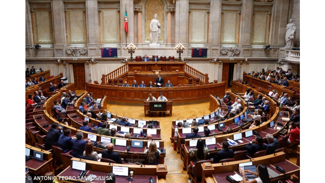 Aprovada transferência de 150 ME para os Açores e Madeira reduzirem dívida