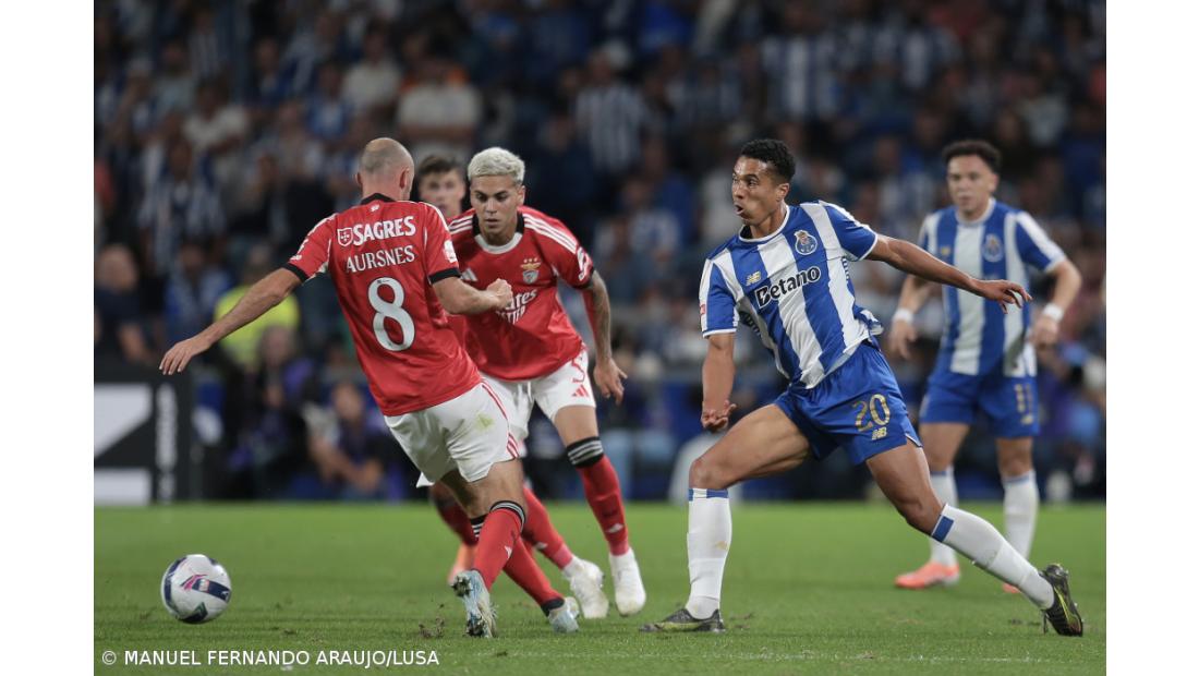 Benfica apresenta queixa na Liga por entrada tardia de adeptos no Dragão
