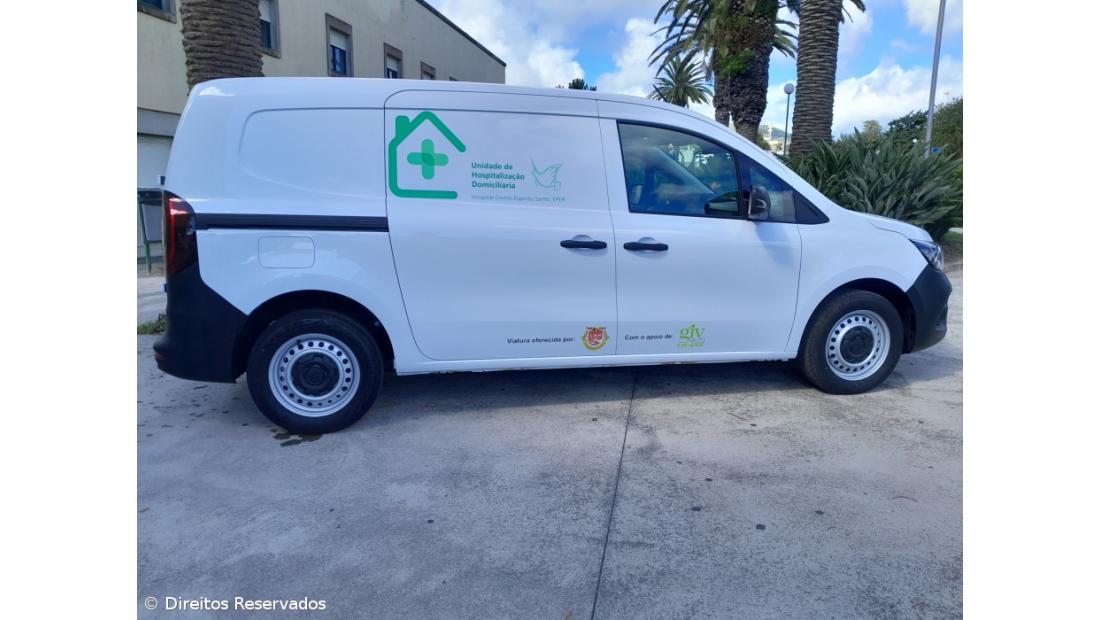 Hospital de Ponta Delgada recebe nova viatura para reforçar apoio domiciliário