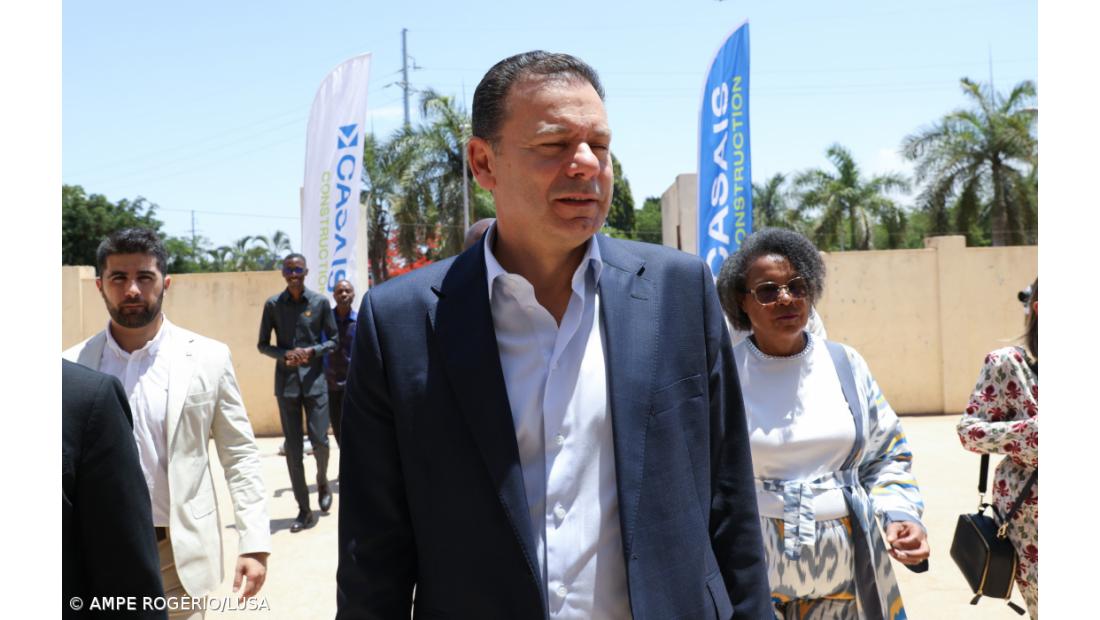 PM diz que “PS tem saudades” de Pinto Luz, que irá “com todo o gosto” ao parlamento