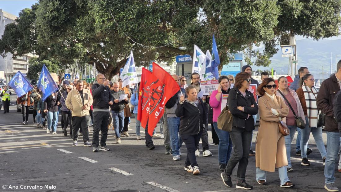 Greve geral contra revisão laboral junta centenas de trabalhadores em Ponta Delgada – Imagem 2