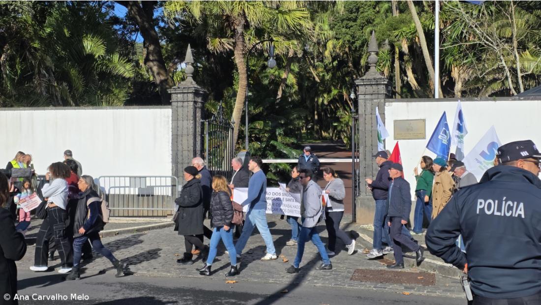 Greve geral contra revisão laboral junta centenas de trabalhadores em Ponta Delgada – Imagem 4