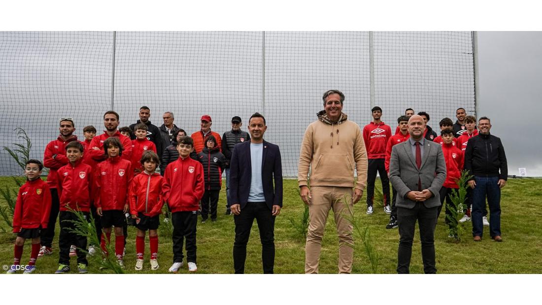 Santa Clara planta primeiras árvores no centro de treinos