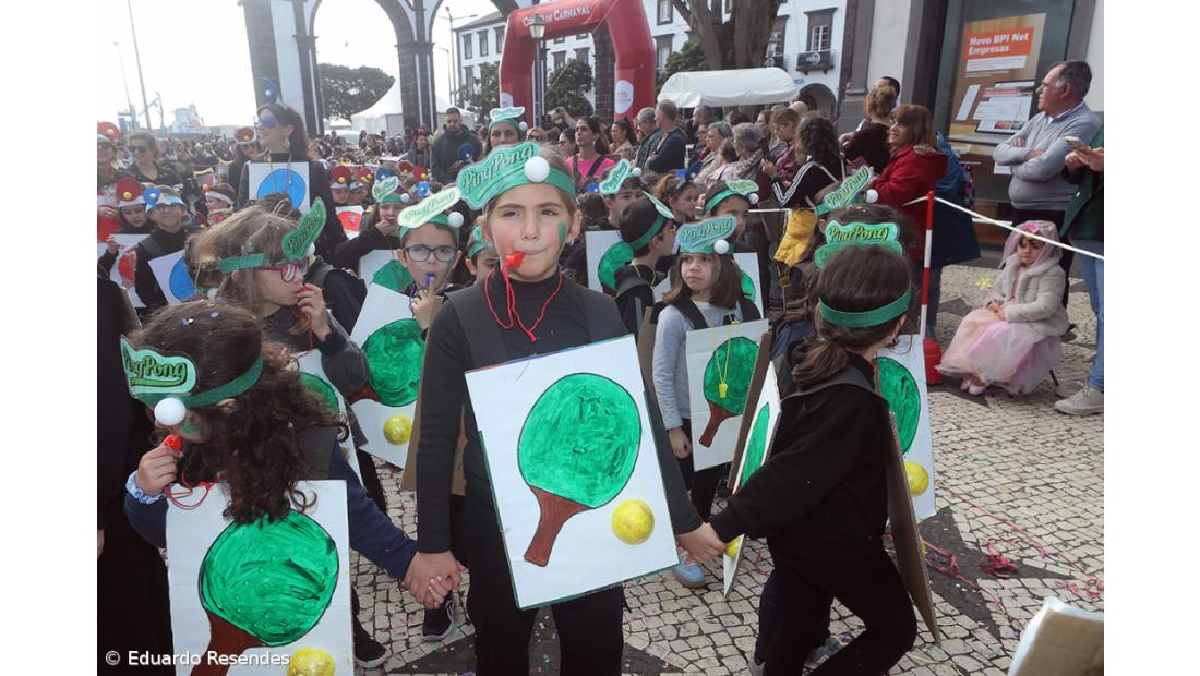 Corso de Carnaval espalha cor e alegria pela cidade de Ponta Delgada (com fotos) – Imagem 22