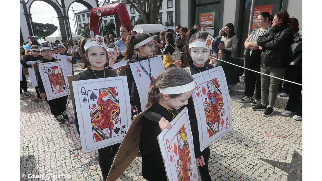 Corso de Carnaval espalha cor e alegria pela cidade de Ponta Delgada (com fotos) – Imagem 5