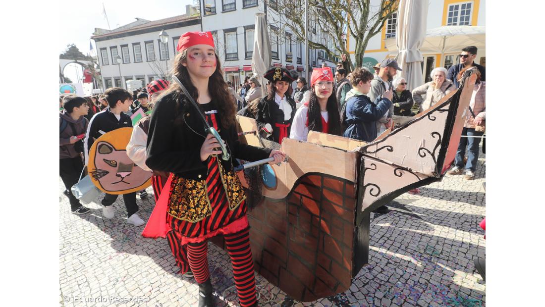 Corso de Carnaval espalha cor e alegria pela cidade de Ponta Delgada (com fotos) – Imagem 10