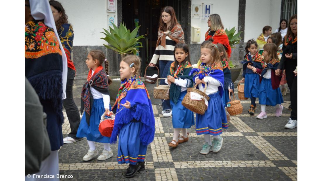 Crianças do Colégio São Francisco Xavier em Romaria (Com fotos) – Imagem 2