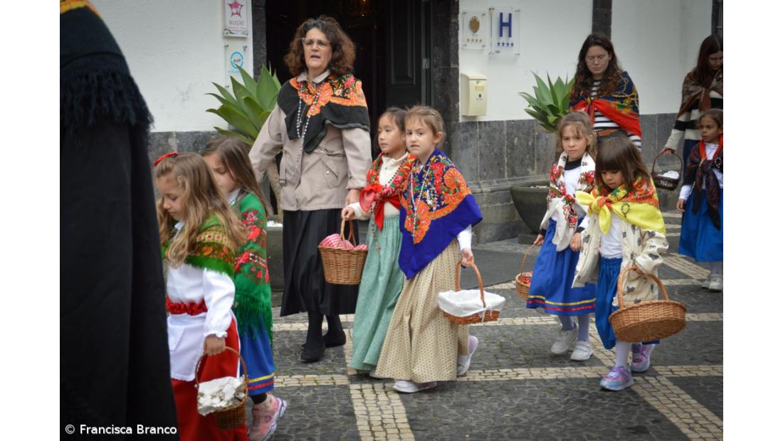Crianças do Colégio São Francisco Xavier em Romaria (Com fotos) – Imagem 3
