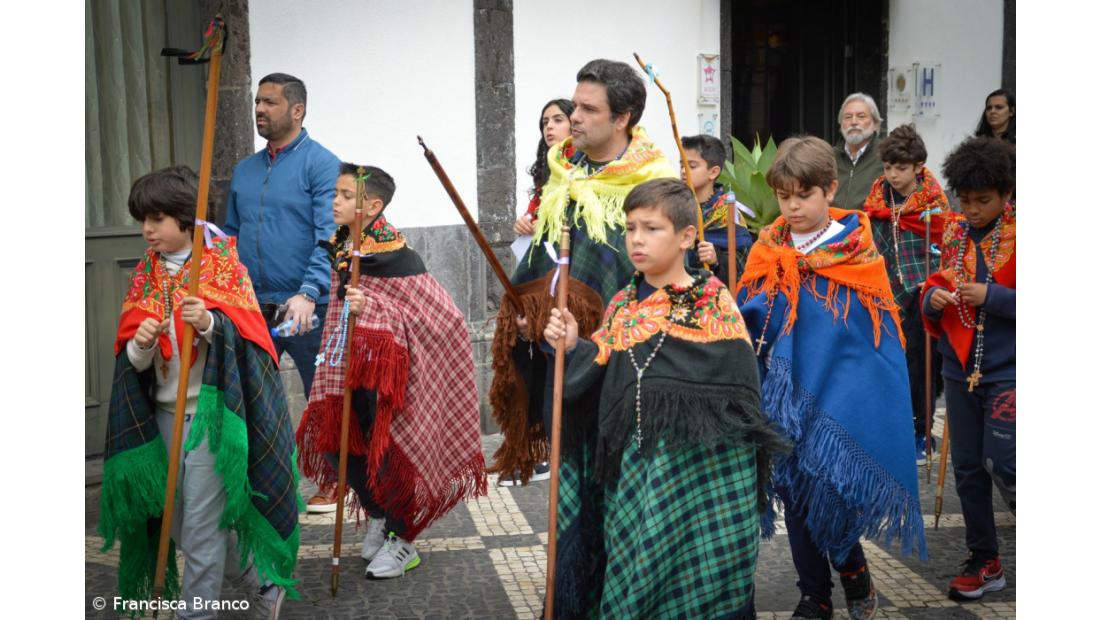 Crianças do Colégio São Francisco Xavier em Romaria (Com fotos) – Imagem 4
