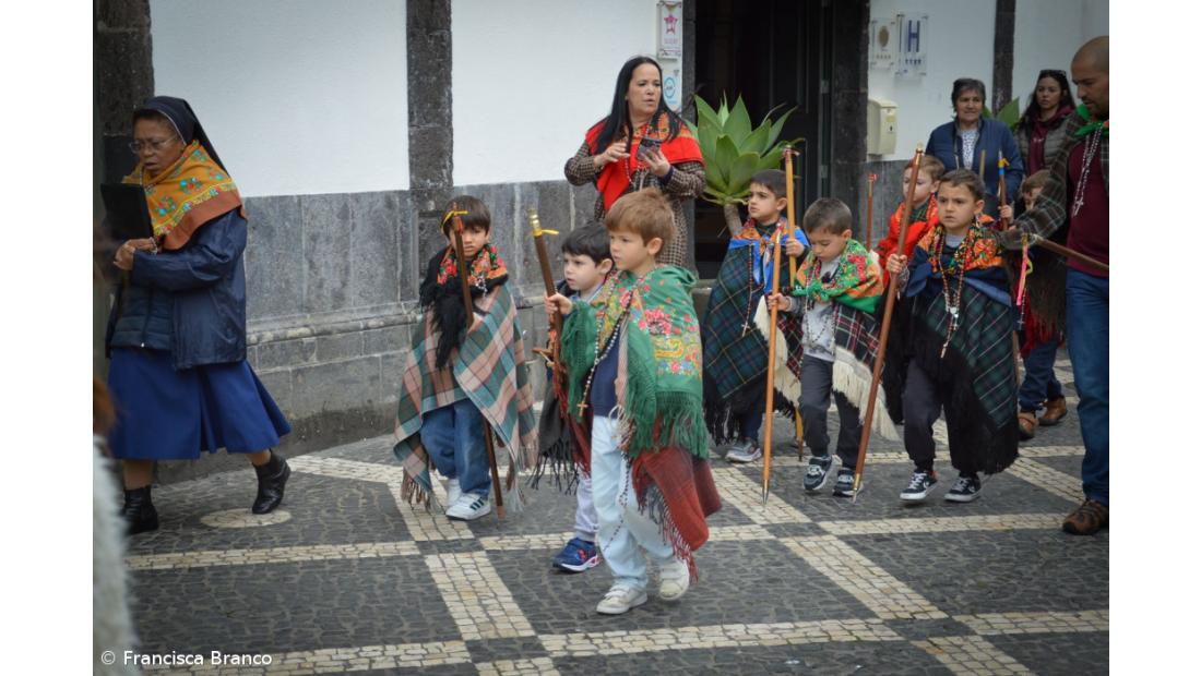Crianças do Colégio São Francisco Xavier em Romaria (Com fotos) – Imagem 5