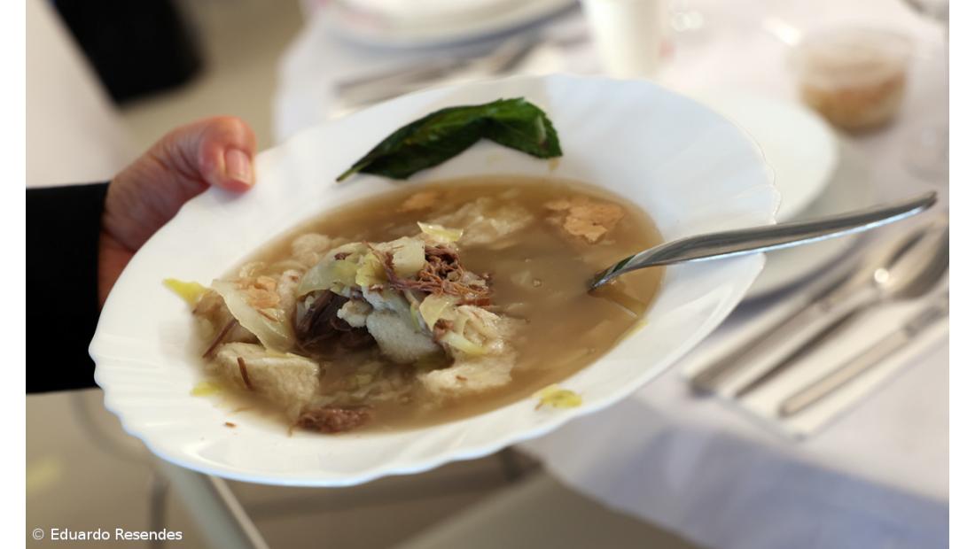 Sopas do Espírito Santo servidas em Ponta Delgada no Dia dos Açores comemoram a partilha – Imagem 9