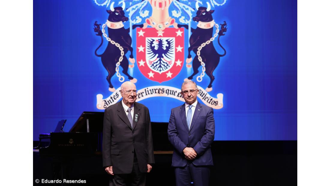 Personalidades e instituições distinguidas com as insígnias honoríficas açorianas – Imagem 8