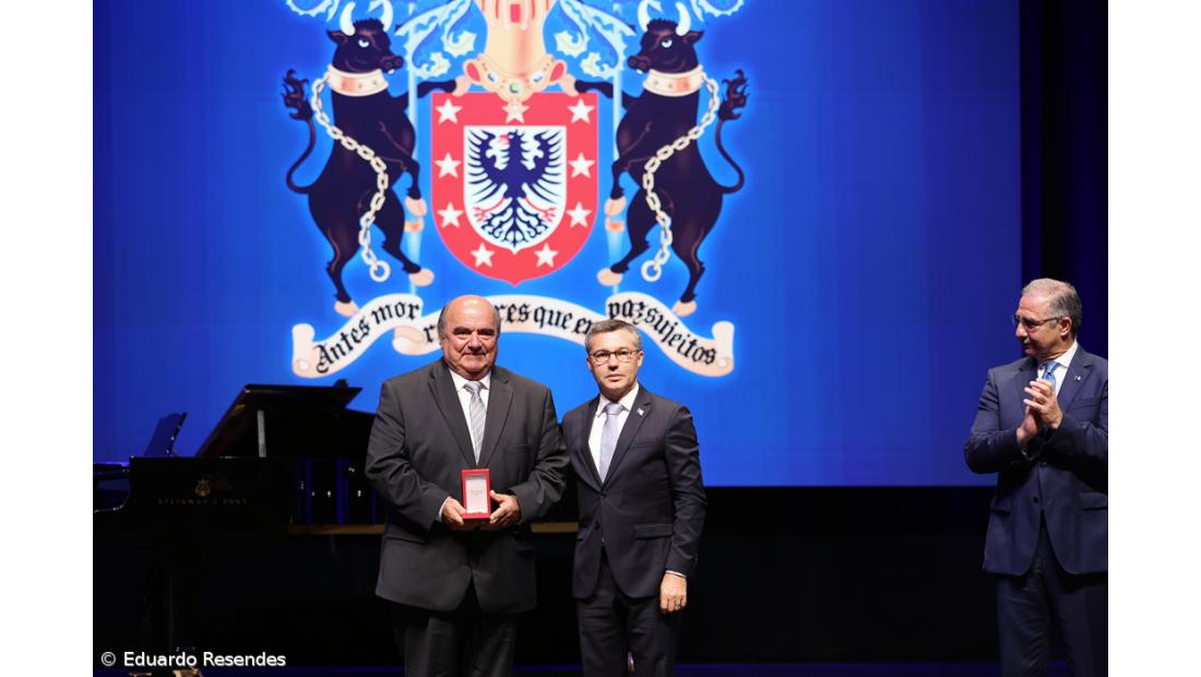 Personalidades e instituições distinguidas com as insígnias honoríficas açorianas – Imagem 10
